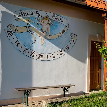 Andelsky Dvur Vendégház Světce