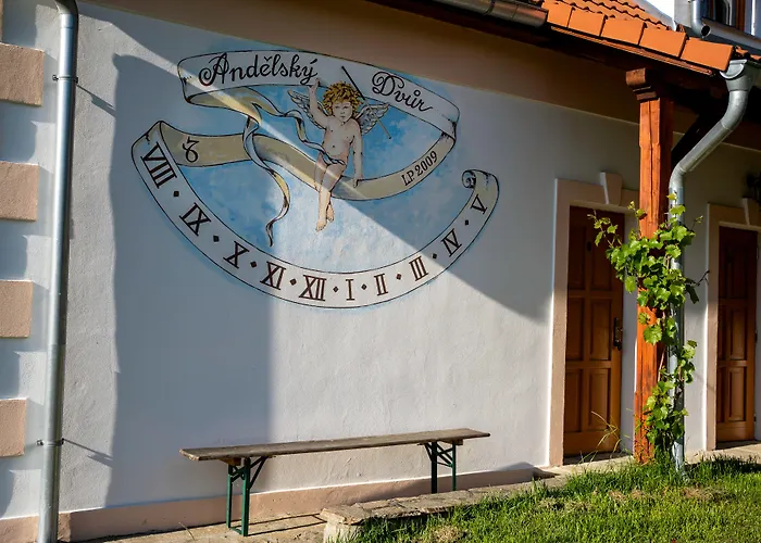 Andelsky Dvur Vendégház Světce